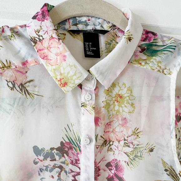 H&M Sheer Floral-Print Sleeveless Blouse - Picture 4 of 7